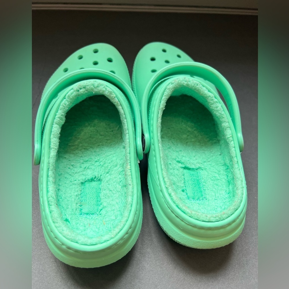 CROCS Green Slippers with Molded Design and Textured Footbed size J 4 - Picture 6 of 6